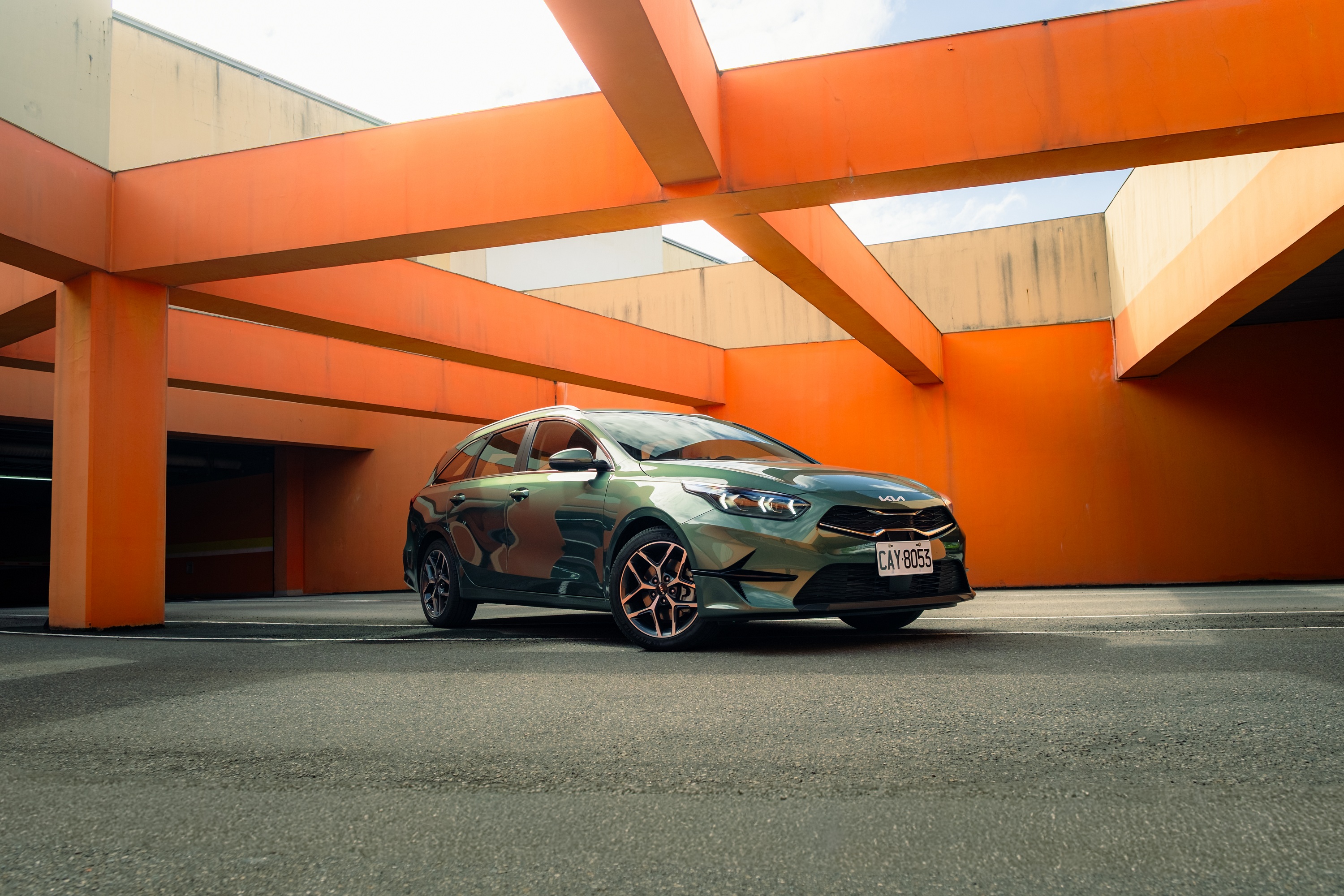 1. Kia旗下多款車型持續獲得市場青睞，歐洲進口油電跑旅The Ceed Sportswagon自上市以來已累計近千台銷售。